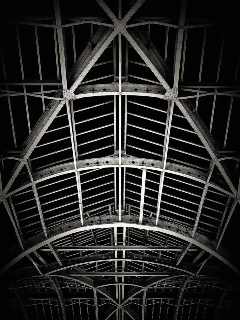 Girder ceiling of an industrial building